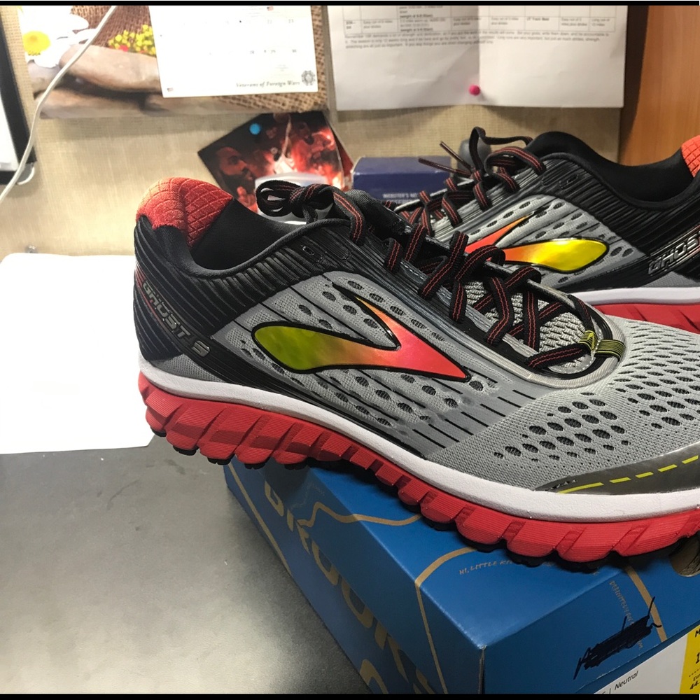 BROOKS GHOST 9 // SIZE 10.5